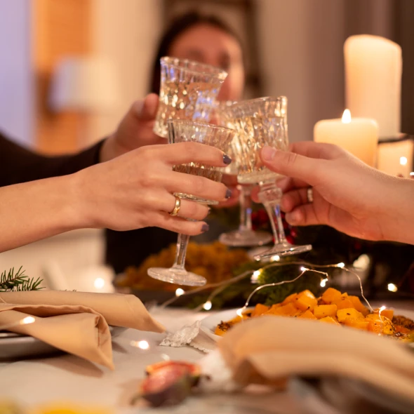 cozy-winter-scenes-with-family